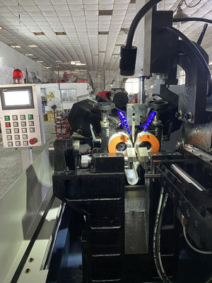LDX-028A วงกว้างของใบเลื่อย 400-1500MM เครื่องบดใบเลื่อยแบบกลมเหล็กแบบอัตโนมัติ