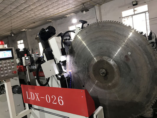 เครื่องบดมุมด้านหน้าและด้านหลังขนาดใหญ่ CNC