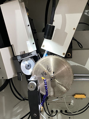 LDX-026A เซอร์โวฟู้ดเต็ม CNC วงกลมเลื่อยหน้าและหลังมุมบด