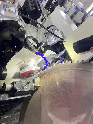 LDX-028A เครื่องบดเกียร์กลม CNC สามแกน / ห้าแกน ใบเลื่อยหมุน หัวบดคู่