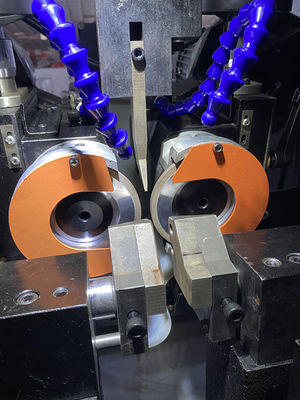 LDX-028A เครื่องบดเลื่อยวงกลมขนาดใหญ่ CNC หัวบดคู่ด้านด้านมุม